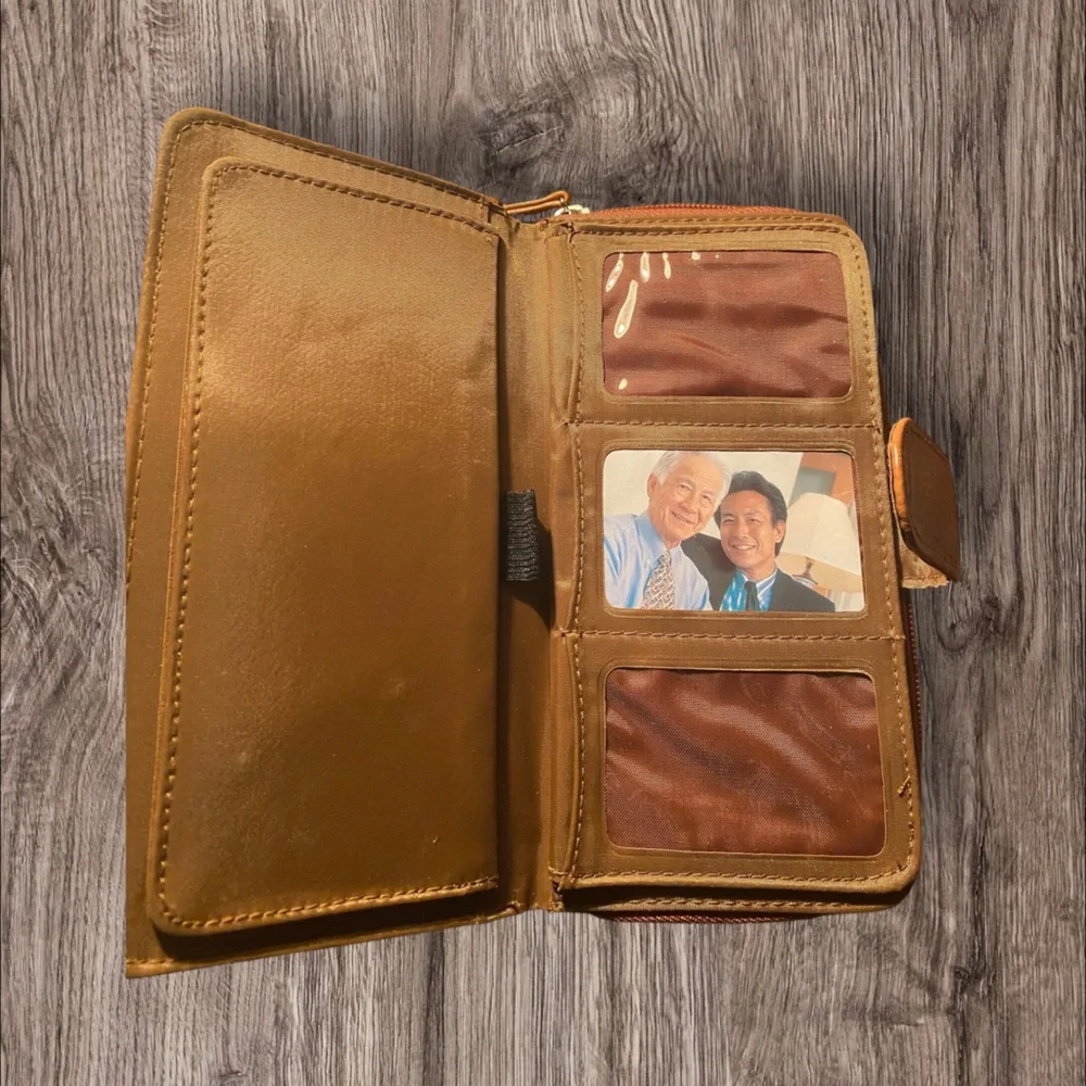 NWOT Mundi Brown Crocodile-Embossed Wallet